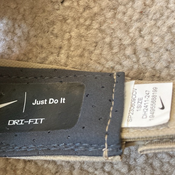 Nike visor like new - Picture 2 of 5